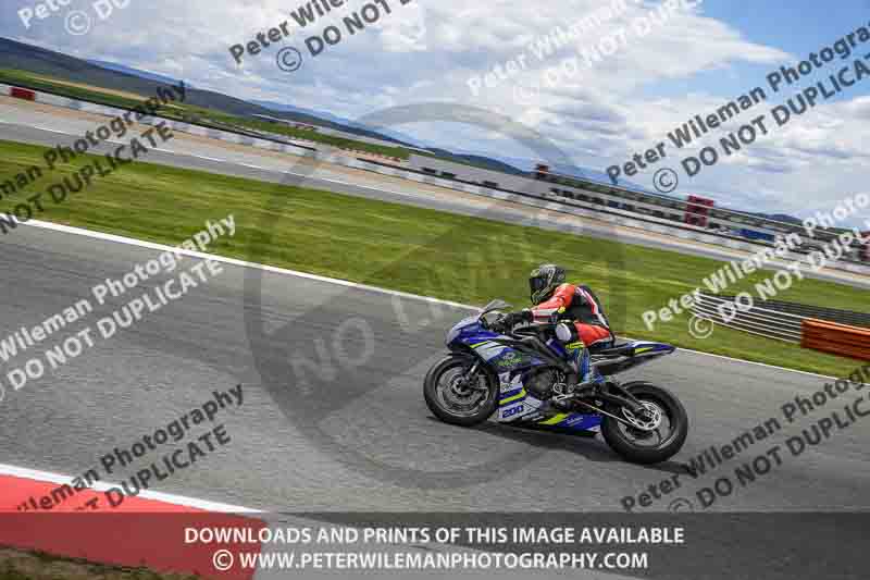 cadwell no limits trackday;cadwell park;cadwell park photographs;cadwell trackday photographs;enduro digital images;event digital images;eventdigitalimages;navarra;no limits trackdays;peter wileman photography;racing digital images;trackday digital images;trackday photos